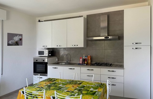 Vignola House | "Casa Azalea" - Lake Como view - garden and private parking - free WiFi