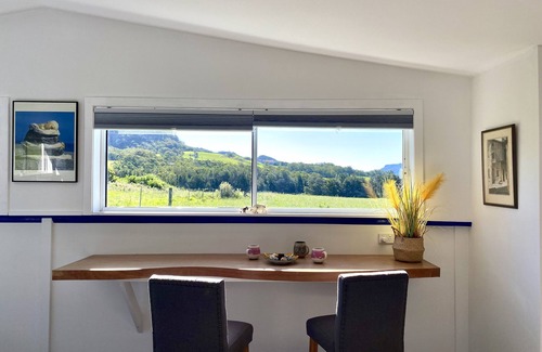 Kangaroo Valley Apartment | Casa Azure - quaint studio with a mediterranean touch