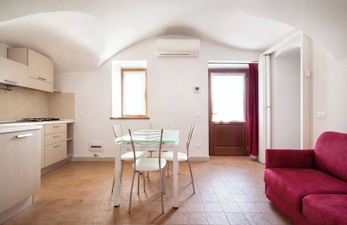 Cassone Apartment | Casa Bacio-Apartment in the historic center of Cassone