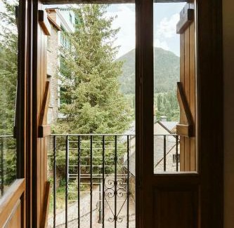 Sallent de Gallego Apartment | Casa Begoña by Cardi Suites