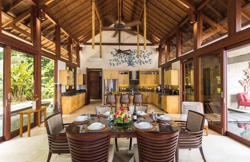 Dominical House | Casa Bellavia: Balinese Ocean-View Masterpiece on 25 Acres, Huge Pool, Fire Pit