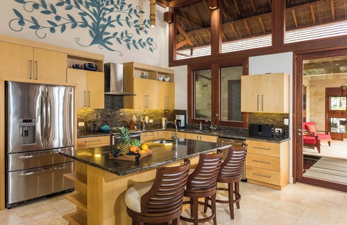 Dominical House | Casa Bellavia: Balinese Ocean-View Masterpiece on 25 Acres, Huge Pool, Fire Pit