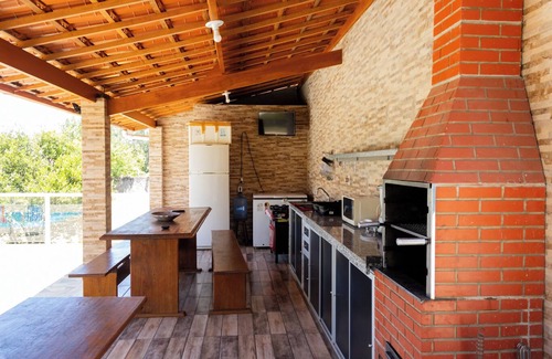 Confins Ski Chalet | Casa bem equipada com piscina,churrasqueira e WiFi