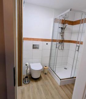 Dohma Apartment | CASA BENJI Dohma - geräumige FeWo - Familien - Parkplatz - Waschmaschine