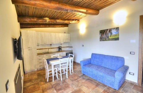 Marina di Casal Velino House | Casa Biancolilla A: A welcoming apartment situated at a short distance from the beach, with Free WI-FI.