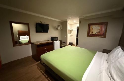 Corona Hotel | Casa Blanca Hotel - Corona