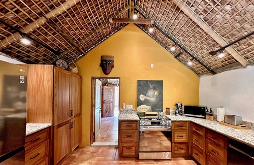 Los Barriles House | Casa Blandina In town, Restaurants, pickle, beach, private pool, Hot tub