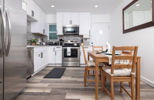 Uptown House | Casa Bohemia - 5 Star Location - Convenience and Comfort - Free L2 EV Charging