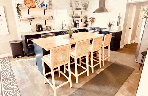 Peoplestown House | Casa Bohemian 3/2 Hot Tub sleeps 14