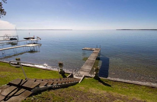 Brock Cottage | Casa Bonita - Beautiful 4Br Simcoe Cottage w/ Swimming & Wi-Fi!