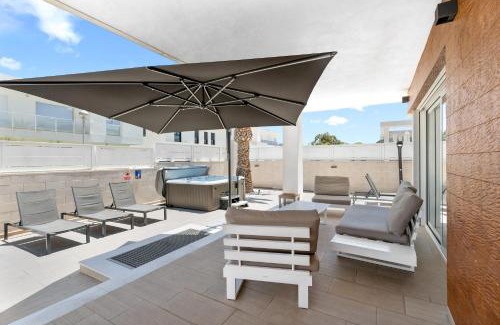 Puerto Marino Villa | Casa Bos Flamingo Pool and Jacuzzi