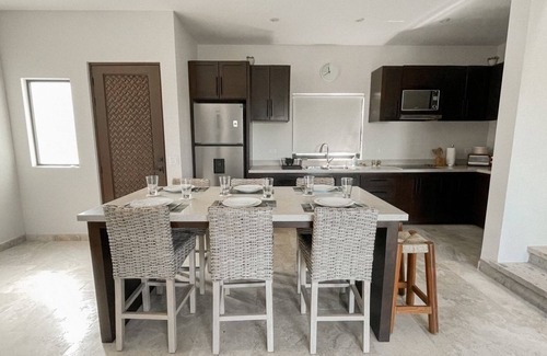 Buenavista House | Casa BV: Beautiful house short walk from beach