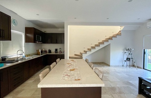 Buenavista House | Casa BV: Beautiful house short walk from beach