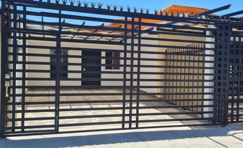 Juarez Municipality House | Casa cómoda y completa con 2 camas king size y 1 cama twin