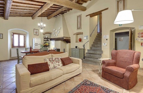 Pontassieve House | Casa Camomilla E: A characteristic and welcoming two-story independent house surrounded by meadows and by green hills, with Free WI-FI.