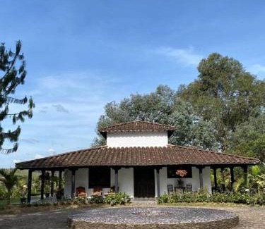Guarne House | Casa campestre en Oriente de Antioquia con Jacuzzi