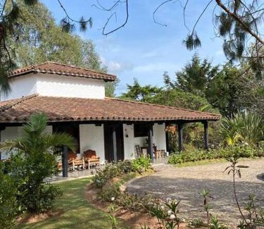 Guarne House | Casa campestre en Oriente de Antioquia con Jacuzzi