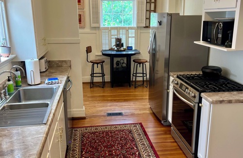 Pinehurst House | Casa Capstone – 4BR Near Stadium, Walk to Stadium & Downtown!