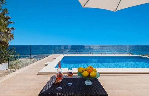 Provensals House | Casa Carol on the rocks MHM