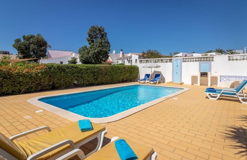 Mato Serrao Villa | Casa Colina Azul - Private swimming pool, walking distance to Carvoeiro centre & beach