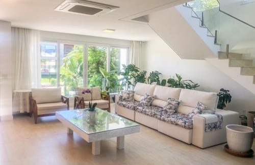 Jurere House | Casa com 4 suítes em Jurerê Internacional