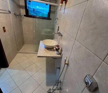 Alto de Buzios House | Casa com 5 suítes em Condomínio