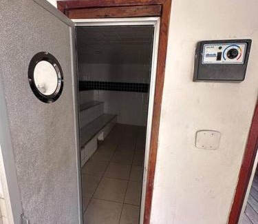 Alto de Buzios House | Casa com 5 suítes em Condomínio