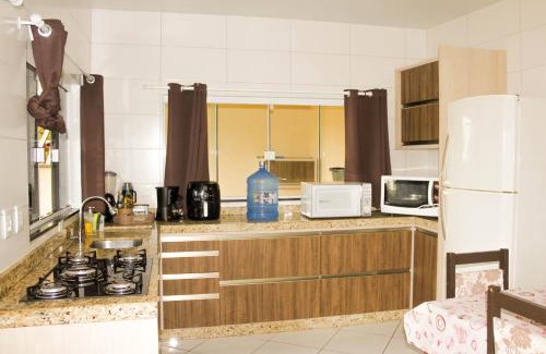 Vila Nova House | Casa com ar condicionado a 350 mt da Praia da Vila, Imbituba internacional ar cond