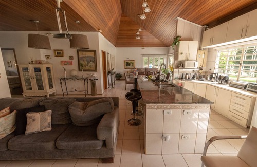 Curitiba House | Casa com Wi-Fi e lazer em Campina Grande do Sul