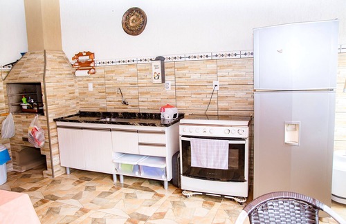 Centro House | Casa com Wifi e piscina no centro de Caraguatatuba