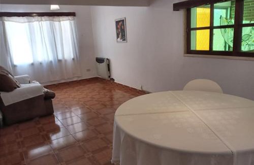 Villa Giardino House | Casa con pileta y excelente ubicación a una cuadra de la plaza principal en Villa Giardino