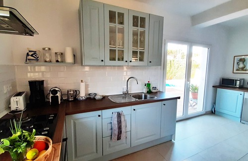 Cabo Roche House | Casa Concha, vacation home near the sea with garden and private pool, A/C & WIFI