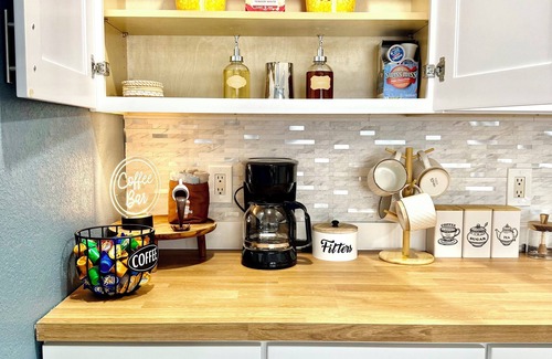 Westgate House | Casa Cool Breeze your family’s perfect escape in sunny West Palm Beach!