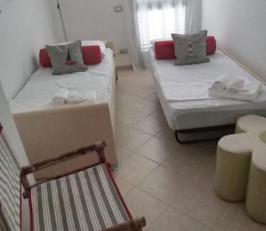 Muravera Apartment | Casa Corallo Muravera Appartamento Centralissimo due camere letto cucina e soggiorno nuovo letto matrimoniale e singoli Aria condizionata Parcheggio interno Coperto ideale x 2 o 3 moto