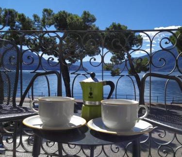 Domaso Apartment | Casa d'epoca fronte lago a Domaso lago di Como