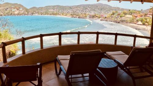 Playa la Madera Apartment | Casa de Ali: Located on the beach!