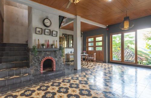 Cigadung Hotel | Casa de Apple Dago Bandung by RedDoorz