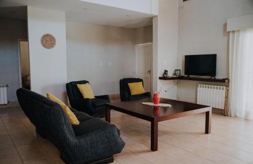 Vistalba Villa | Casa de Campo:4 Habitaciones con piscina y quincho