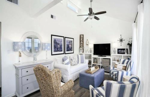 Spanish Grant House | Casa De La Sirena-Beachfront Retreat in Spanish Grant