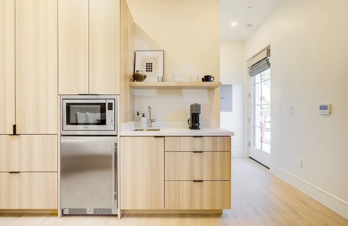 Santa Barbara Apartment | Casa De La Vina Unit 4 - Boutique Suites