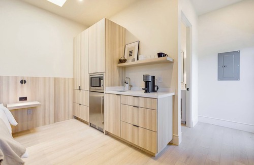 Santa Barbara Apartment | Casa De La Vina Unit 4 - Boutique Suites