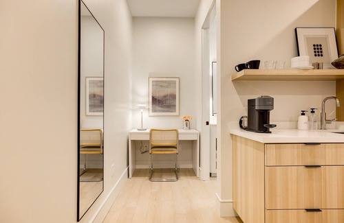 Santa Barbara Apartment | Casa De La Vina Unit 8 - Boutique Suites