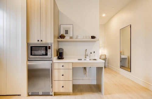 Santa Barbara Apartment | Casa De La Vina Unit 1 - Boutique Suites