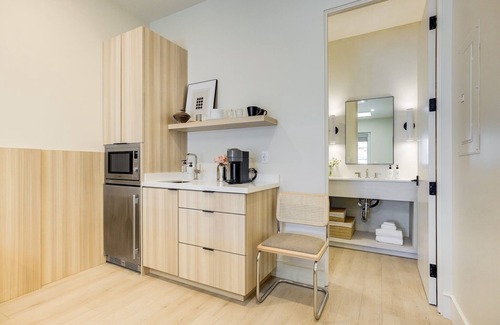 Santa Barbara Apartment | Casa De La Vina Unit 2 - Boutique Suites