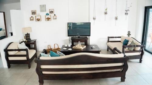 Puerto San Jose House | Casa de Las Piñas