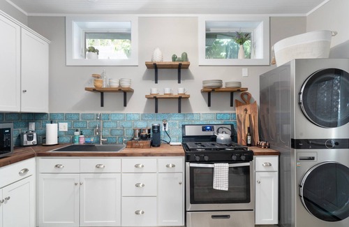 Bisbee House | Casa de Oro – Luxe Comfort in the Heart of Old Bisbee Private Yard & EV Charger!