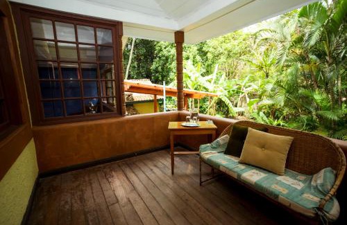 Santa Teresa House | Casa de Piedra Escazú