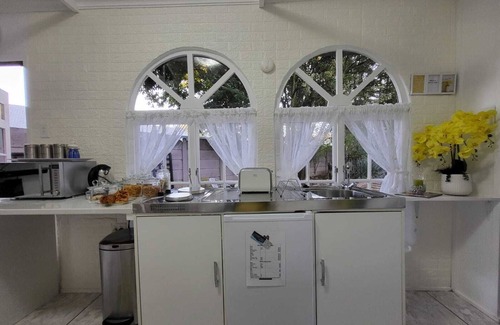 Farrarmere Cottage | Casa de Santos B&B Cosy Cottage - close to OR Tambo Airport