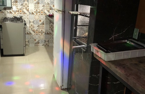 Vila Santa Alice House | Casa de Temporada em Xerém com Muito Verde e Cachoeira Natural