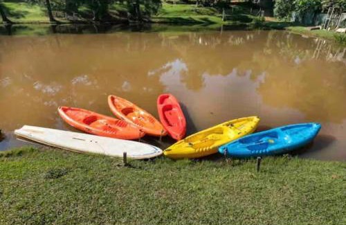 Itatiba Villa | Casa de Vidro na Mata há 90km de São Paulo, com Lago, Piscina, Caiaque, Stand UP, Cascata e Escorrega no Lago - Quinta do Vale Itatiba